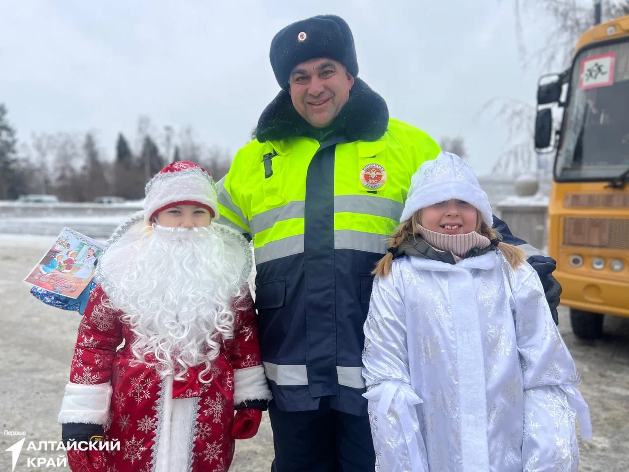 Акция Движения Первых «Российский детский Дед Мороз» шагает по стране.