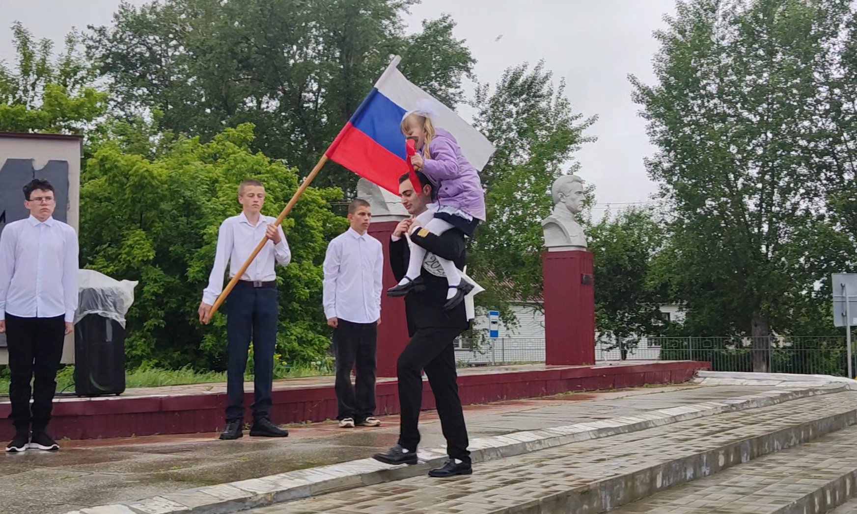 Последний звонок прозвенел во всех школах Панкрушихинского района.