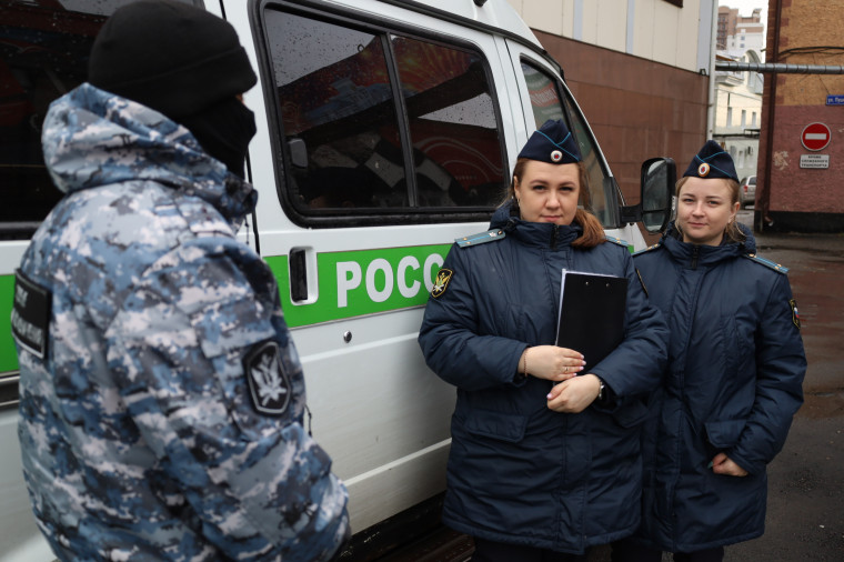 Сотрудники органа принудительного исполнения обезопасили граждан от заразного заболевания. Сотрудники органа принудительного исполнения обезопасили граждан от заразного заболевания.
